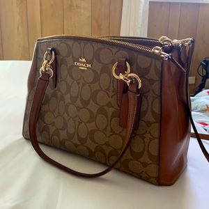Over the shoulder (releasable) Authentic Coach Handbag